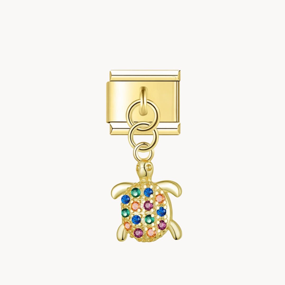 Charm italien Pendentif tortue multicolore : tortue dorée à carapace orné de strass bleus et rouges, suspendue